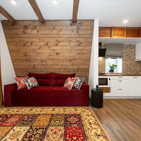 Freeman-2b 6місний двоповерховий з кухнею, альтанкою, грилем Chalet