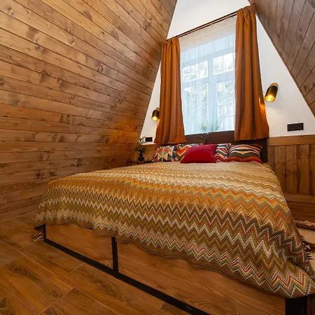 Chalet Freeman-2b 6місний двоповерховий з кухнею, альтанкою, грилем Bukovel