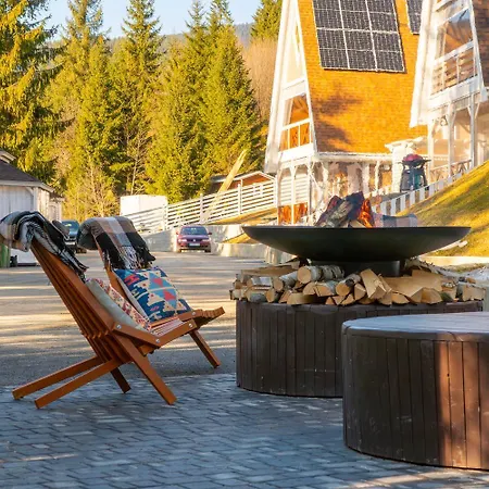Freeman-2b 6місний двоповерховий з кухнею, альтанкою, грилем Chalet