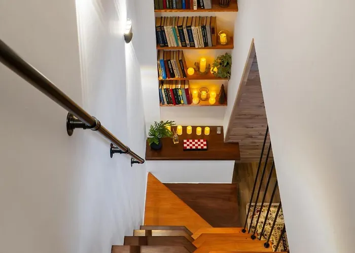 Freeman-2b двоповерховий з кухнею, альтанкою, грилем 6місний Bukovel